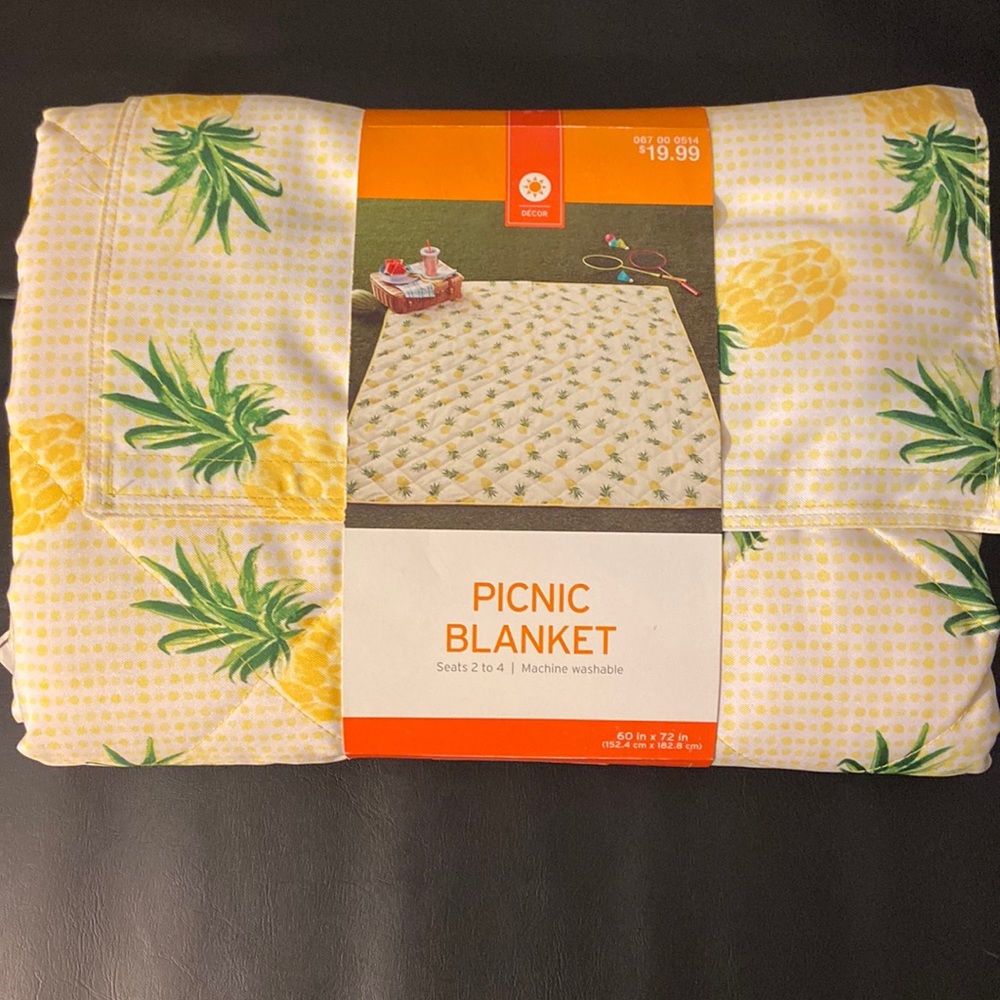 🆕 🍍 PINEAPPLE PRINT Picnic Blanket - Carry Strap - Seats 2-4 Outdoors Summer